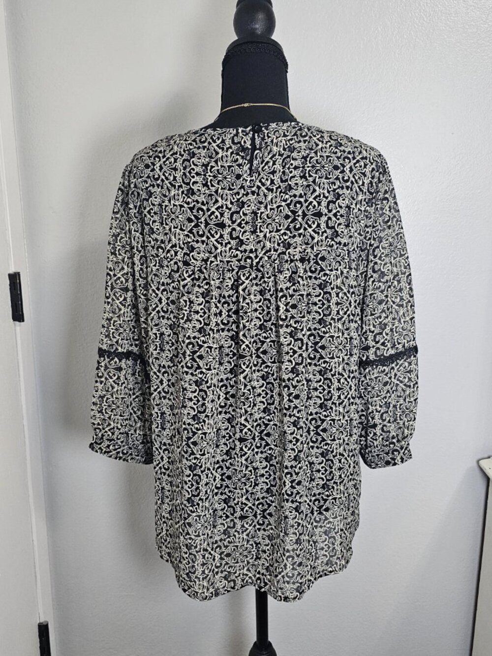 Boho Black & White Filigree Peasant Blouse Sheer Lace Trim Top Size Large - Picture 3 of 5